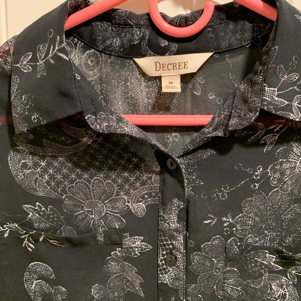 Decree Black Sheer Paisley Pocket Long Sleeve Top Blouse Women’s Size Medium - Picture 2 of 6